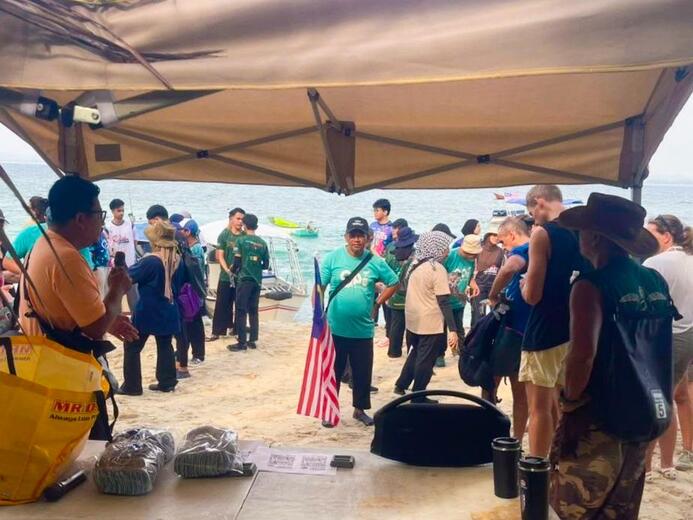 Beach cleanup briefing